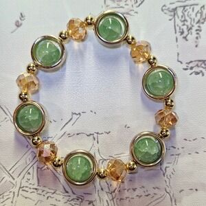 NWOT!!! Stunning Green‎ Glass Beaded Bracelet Gold Tone Beaded Stretchy Women
